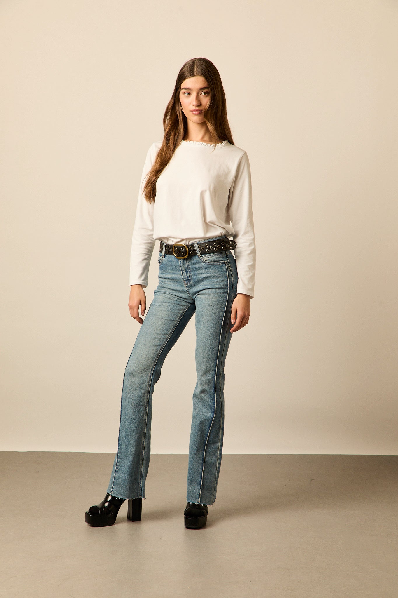 Jeans efecto lavado campana costura lateral