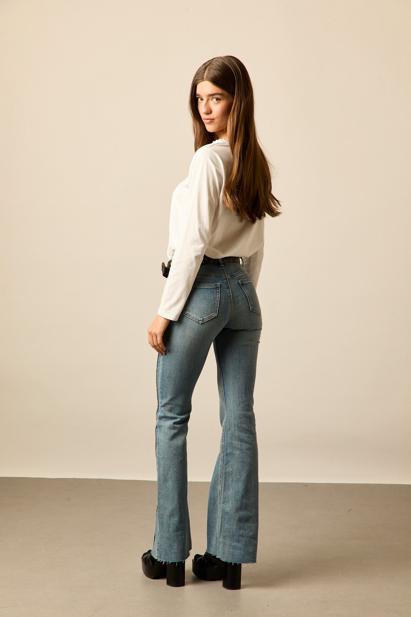 Jeans efecto lavado campana costura lateral